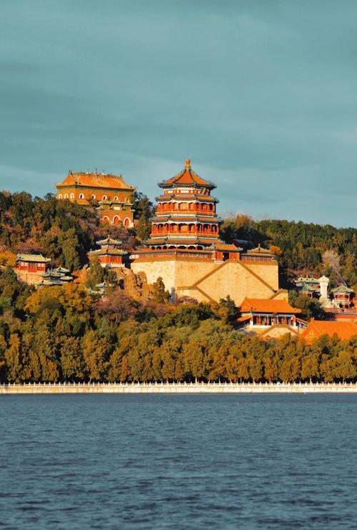颐和园秋季旅游攻略(颐和园的旅游攻略)